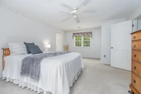 25 Meeting House Hill Road Deerfield NH 03037