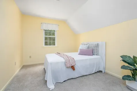 25 Meeting House Hill Road Deerfield NH 03037