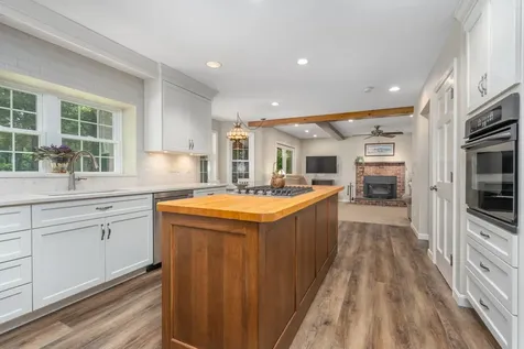 25 Meeting House Hill Road Deerfield NH 03037