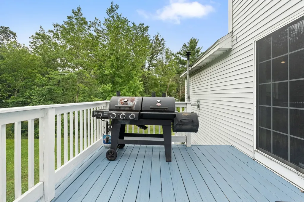 28 Mammoth Road Londonderry NH 03053