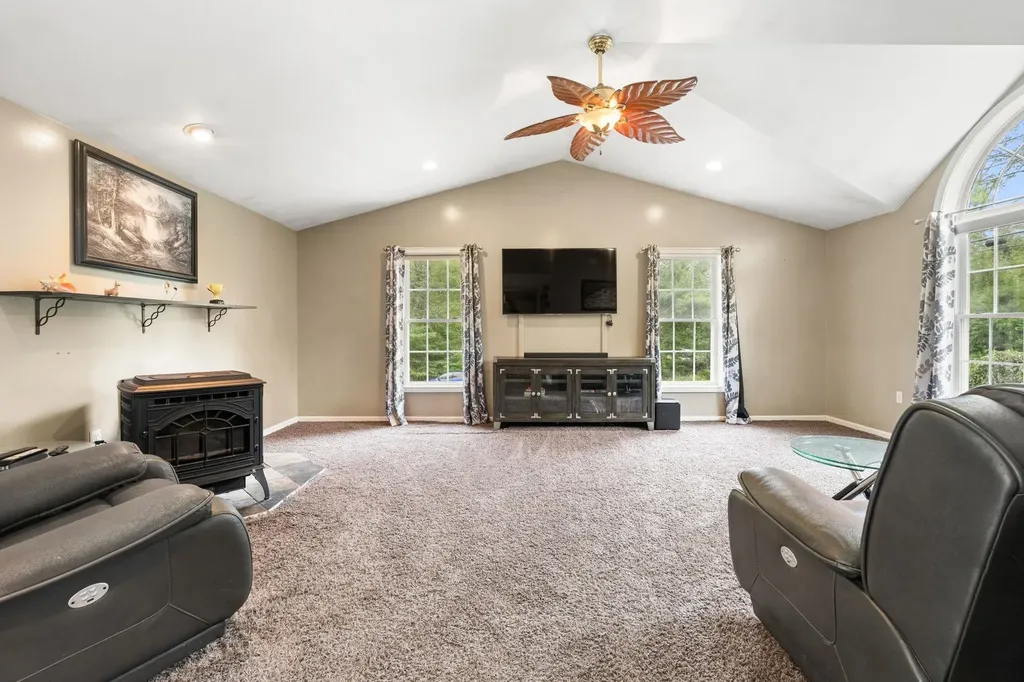 28 Mammoth Road Londonderry NH 03053