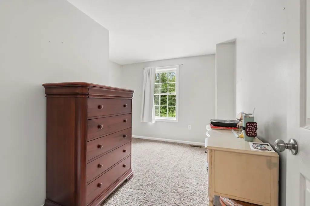 28 Mammoth Road Londonderry NH 03053