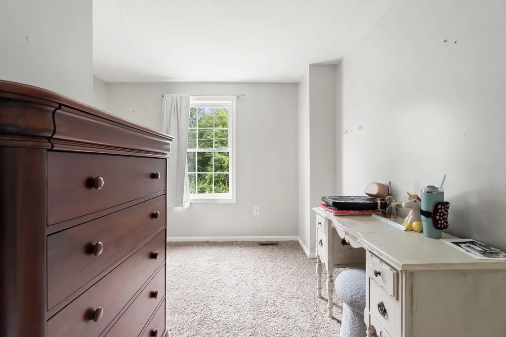 28 Mammoth Road Londonderry NH 03053