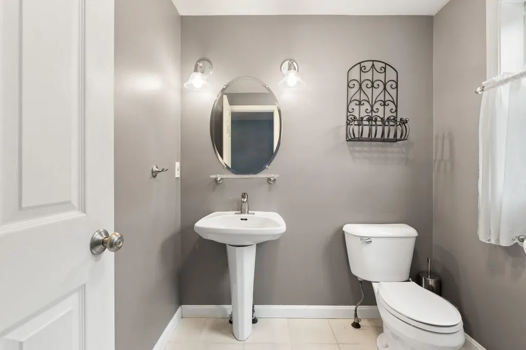 28 Mammoth Road Londonderry NH 03053