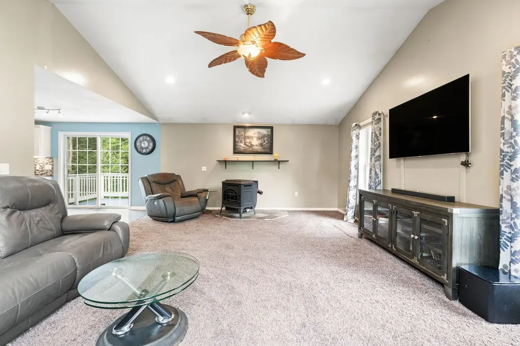 28 Mammoth Road Londonderry NH 03053