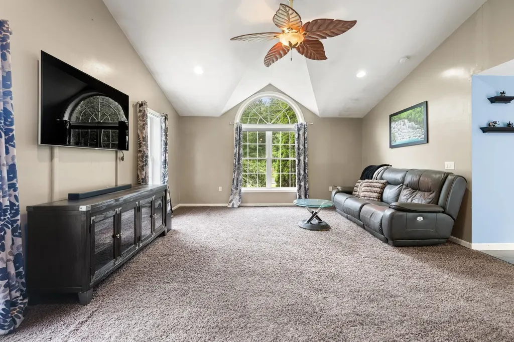 28 Mammoth Road Londonderry NH 03053