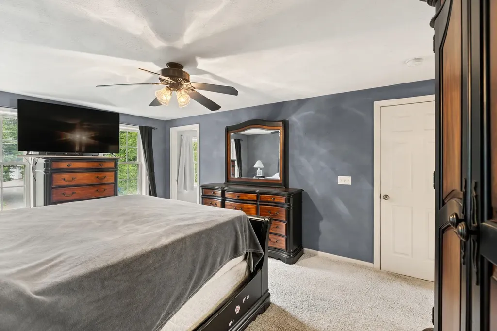 28 Mammoth Road Londonderry NH 03053