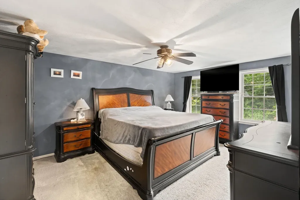 28 Mammoth Road Londonderry NH 03053