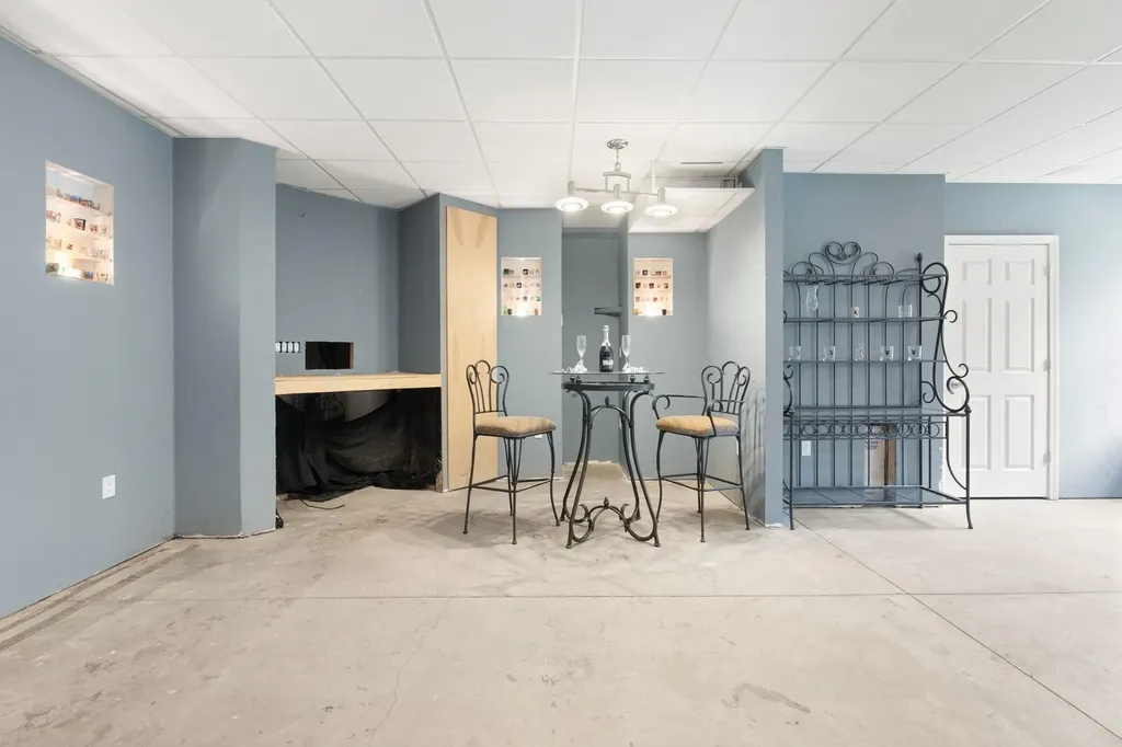 28 Mammoth Road Londonderry NH 03053