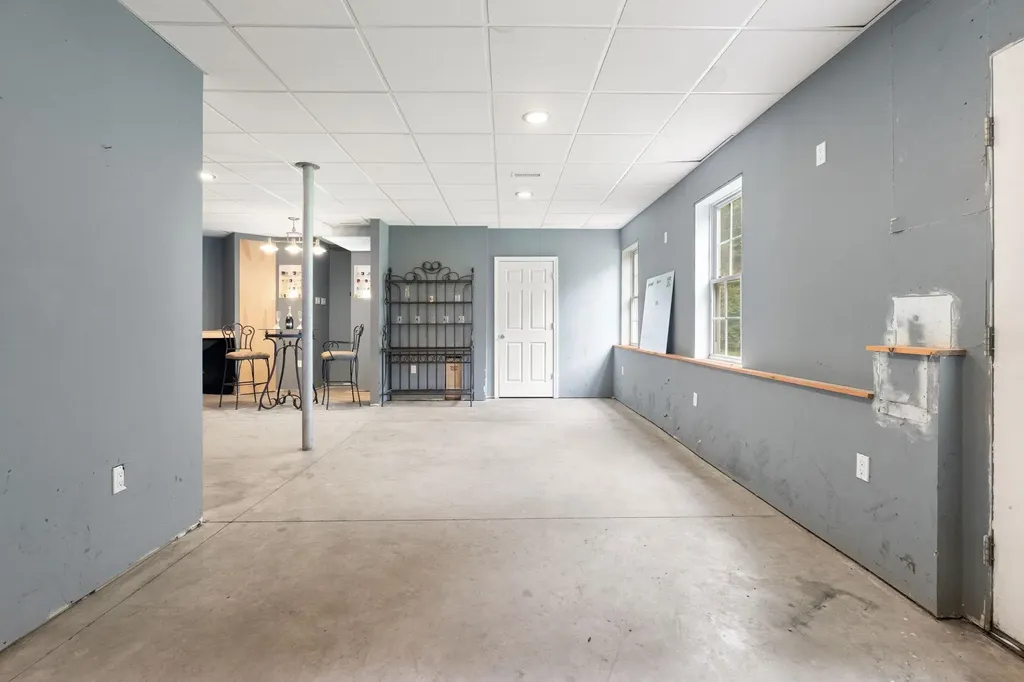 28 Mammoth Road Londonderry NH 03053