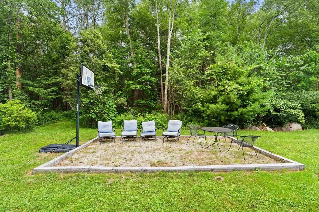 28 Mammoth Road Londonderry NH 03053