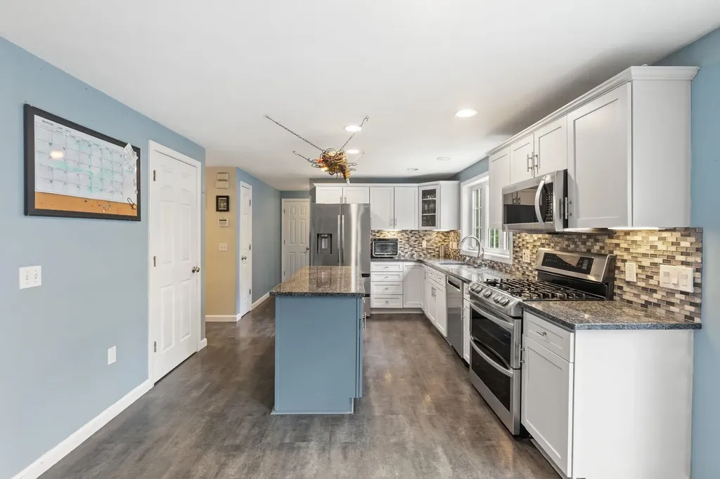 28 Mammoth Road Londonderry NH 03053