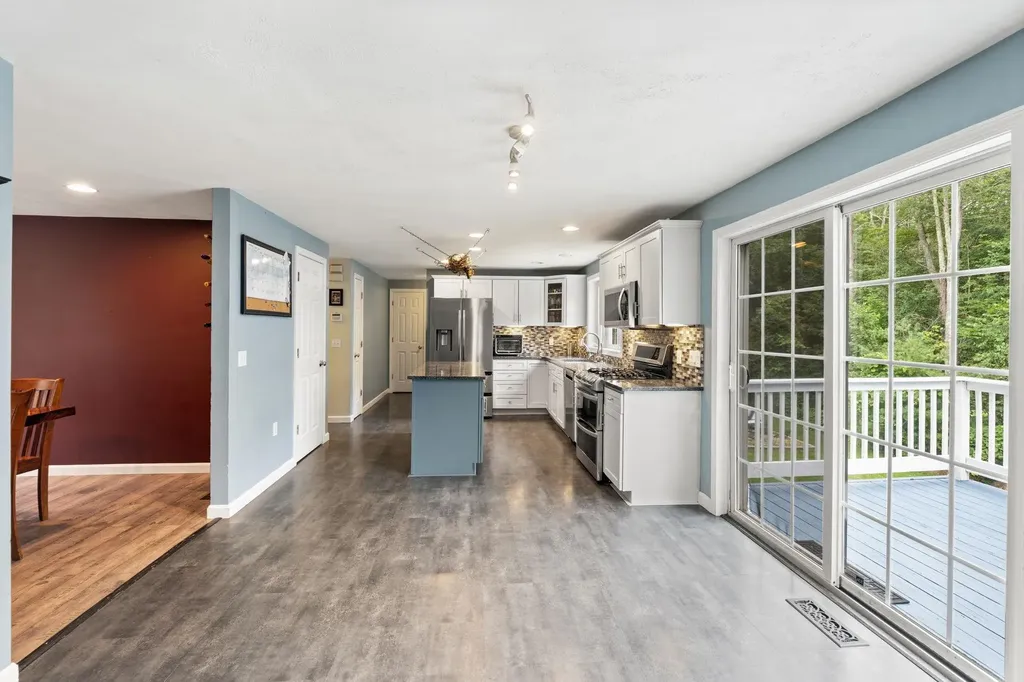 28 Mammoth Road Londonderry NH 03053