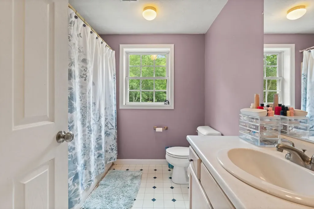 28 Mammoth Road Londonderry NH 03053