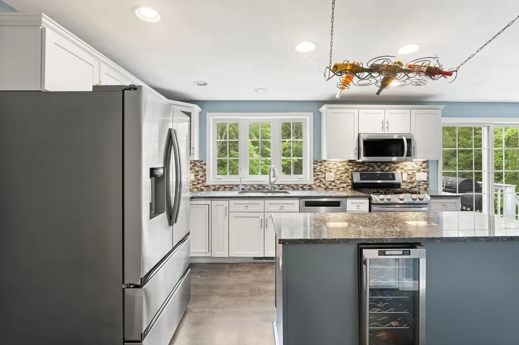 28 Mammoth Road Londonderry NH 03053