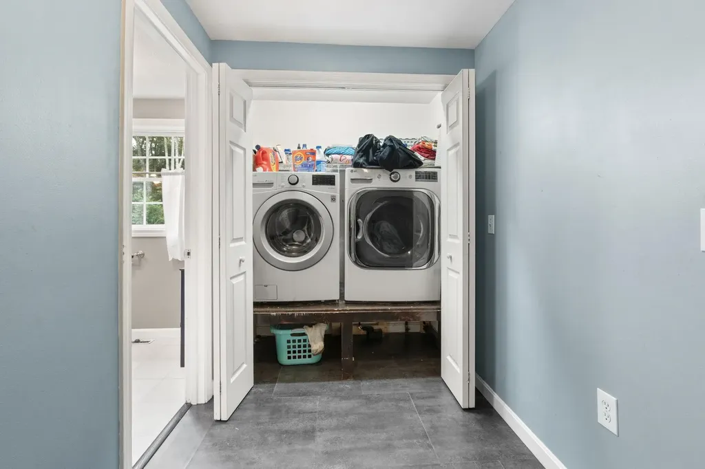 28 Mammoth Road Londonderry NH 03053