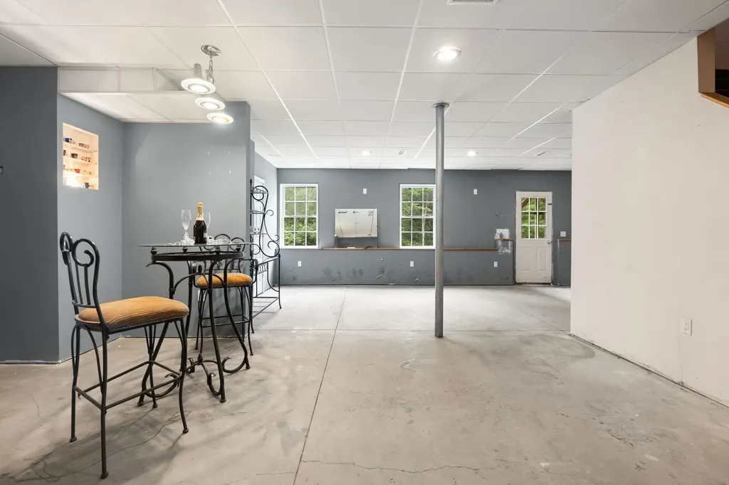 28 Mammoth Road Londonderry NH 03053