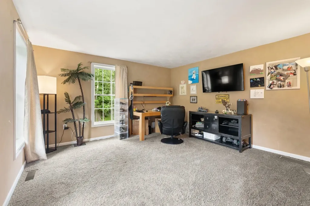 28 Mammoth Road Londonderry NH 03053