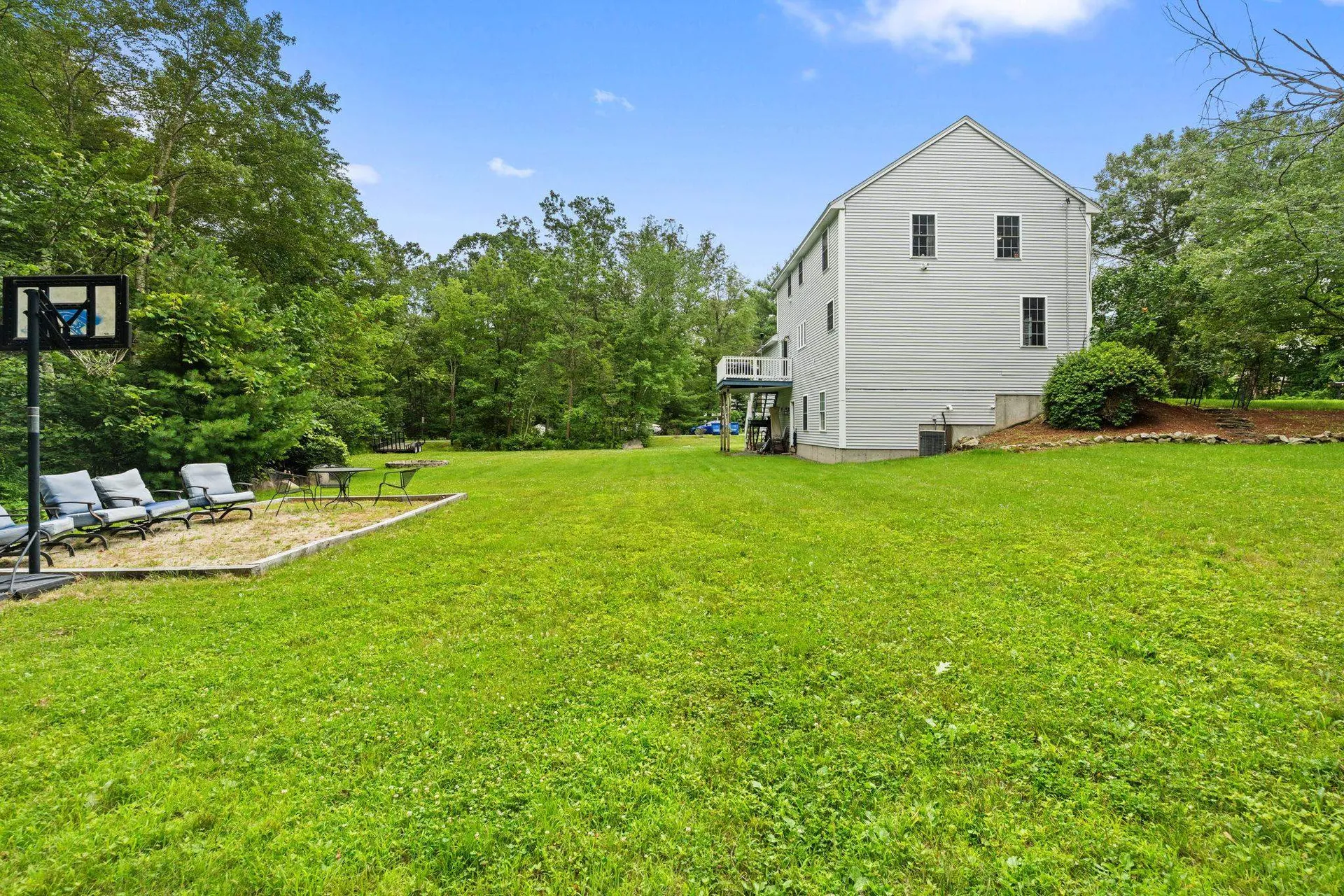 28 Mammoth Road Londonderry NH 03053