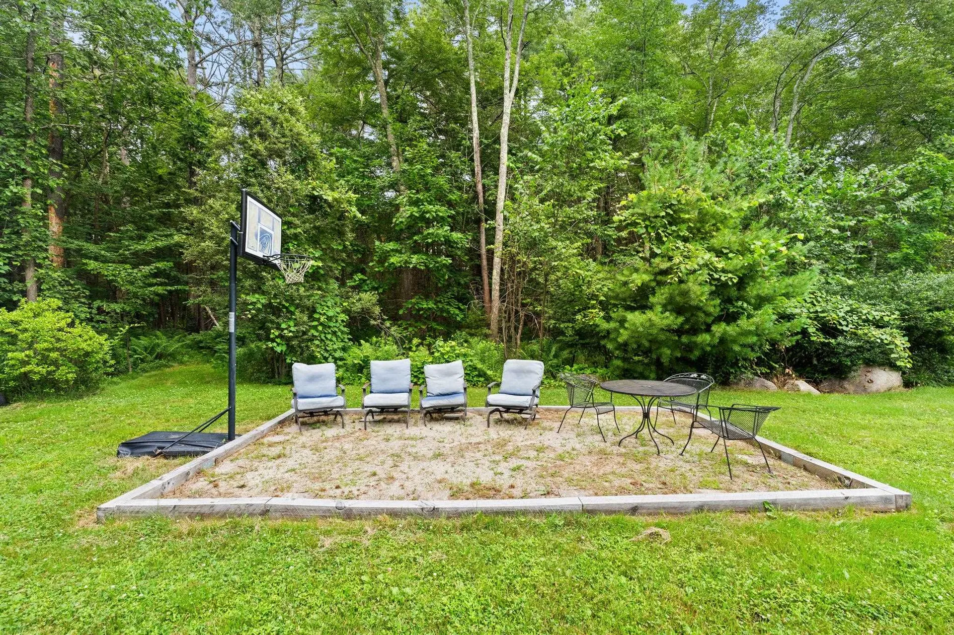 28 Mammoth Road Londonderry NH 03053