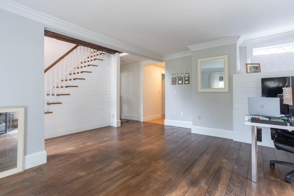 77 Broad Street Hollis NH 03049