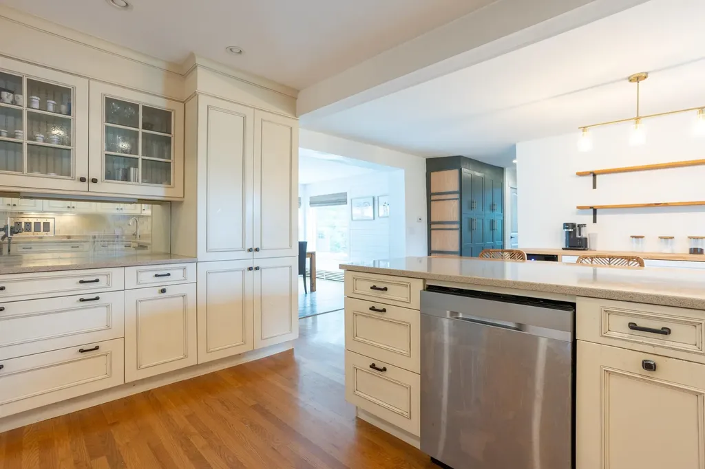 77 Broad Street Hollis NH 03049