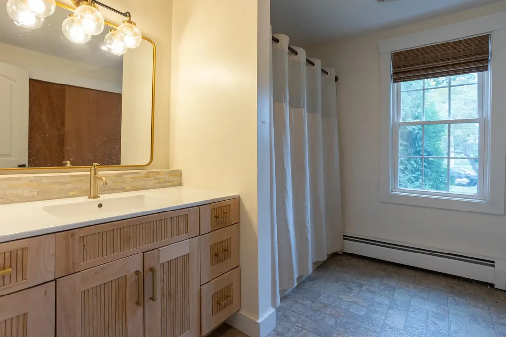 77 Broad Street Hollis NH 03049