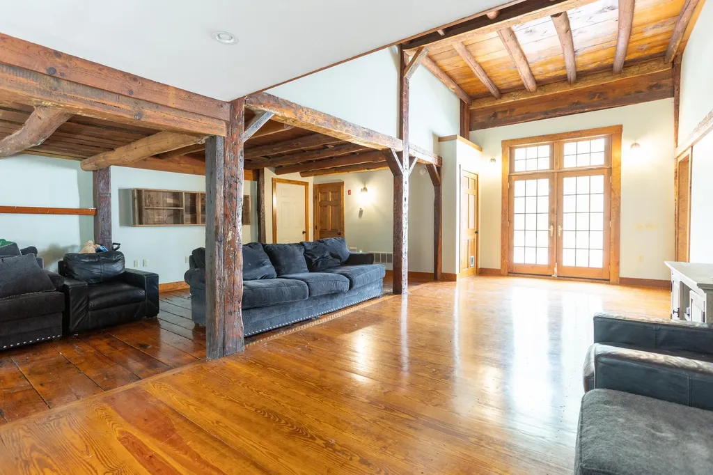 77 Broad Street Hollis NH 03049