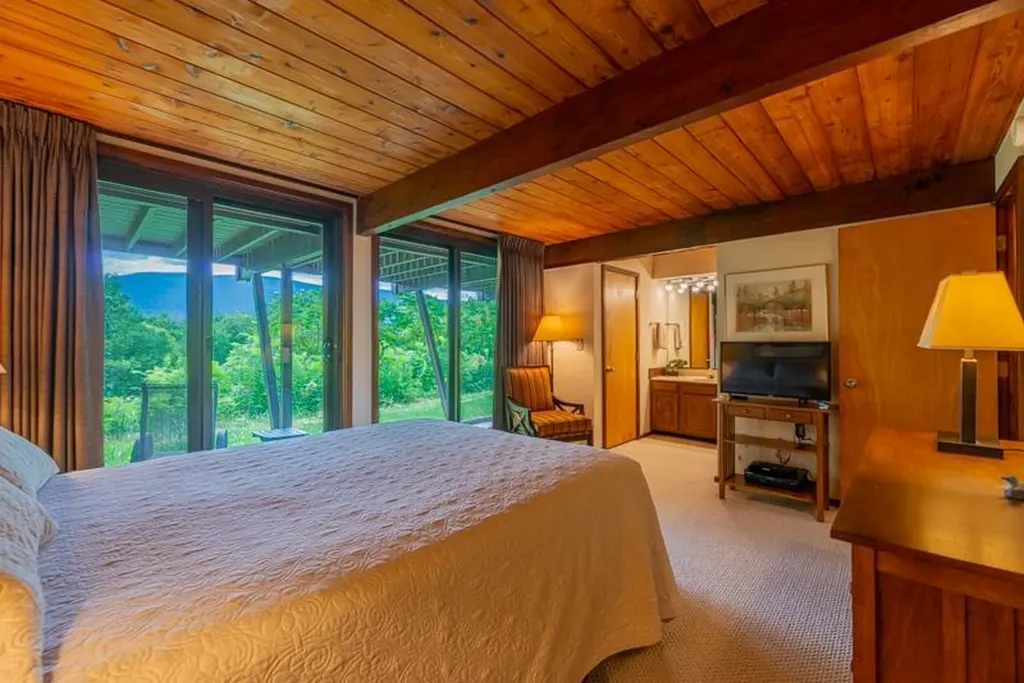 12 Murray Hill Heights Road Manchester VT 05255