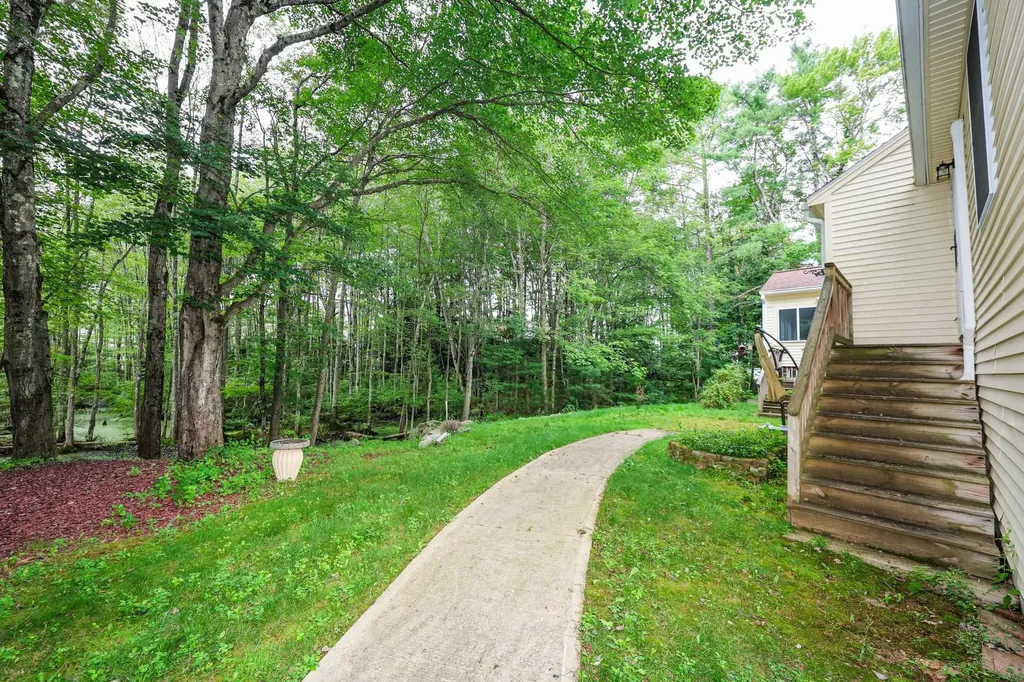 10 Waterville Drive Merrimack NH 03054