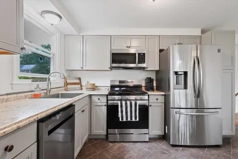 7 Nelson Street Nashua NH 03063-3416