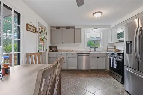 7 Nelson Street Nashua NH 03063-3416