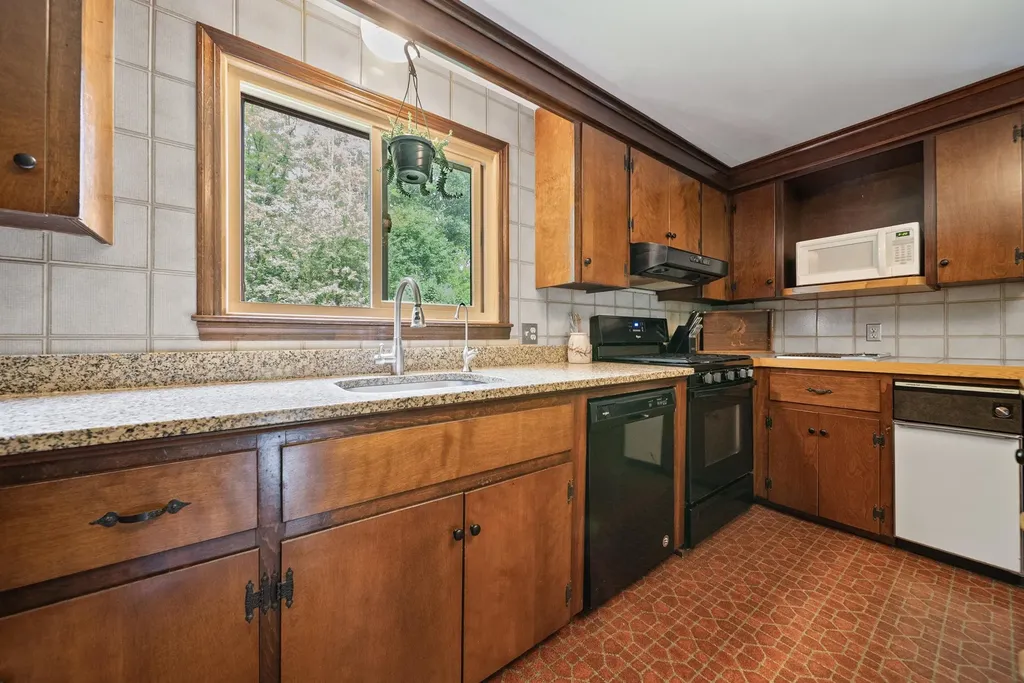 79 King Road Bedford NH 03110
