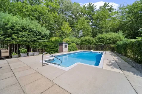 79 King Road Bedford NH 03110