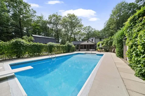 79 King Road Bedford NH 03110