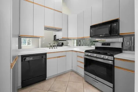 419 & 425 York Street York ME 03909