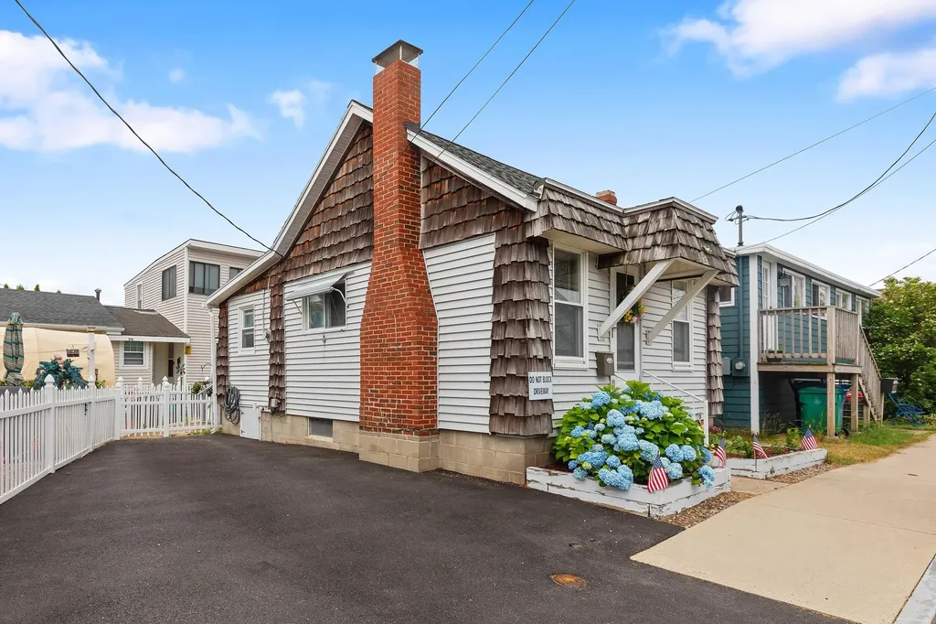 31 Highland Avenue Hampton NH 03842