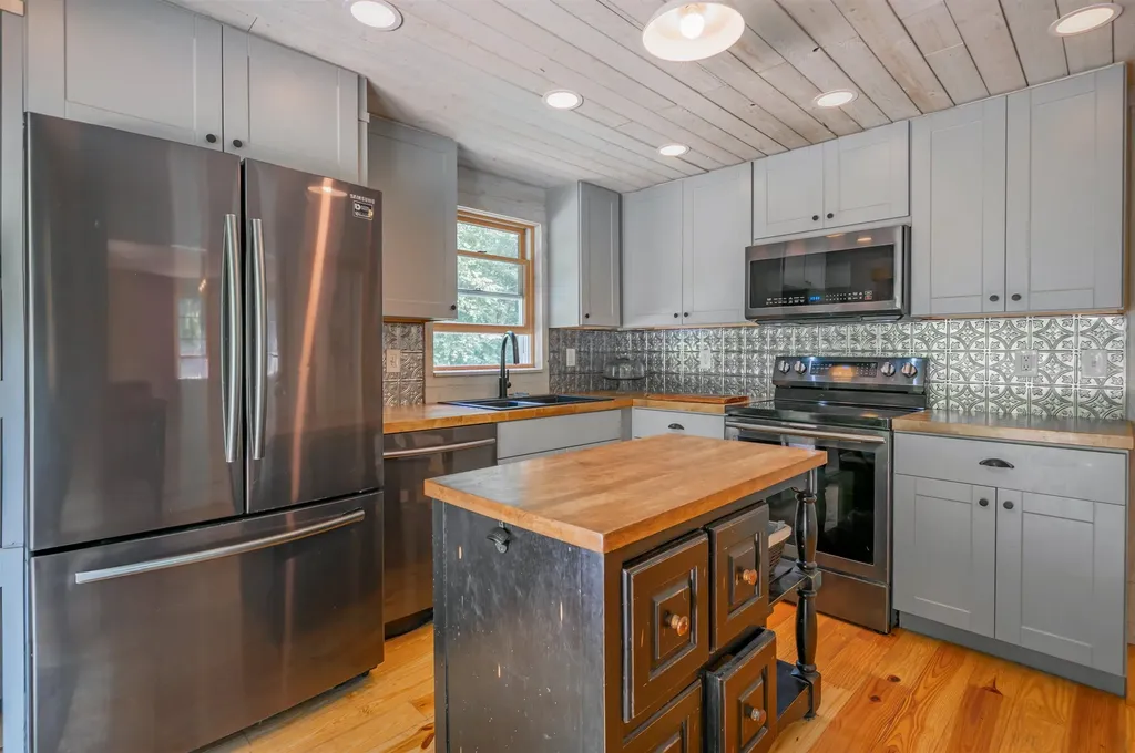 28 Birchwood Drive Weare NH 03281