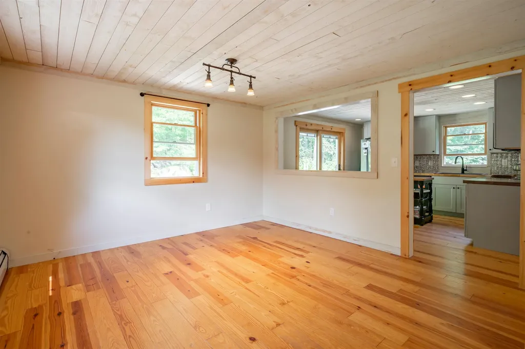 28 Birchwood Drive Weare NH 03281