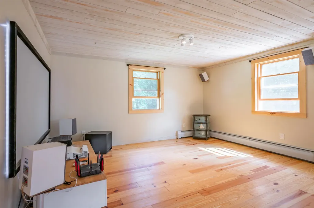 28 Birchwood Drive Weare NH 03281