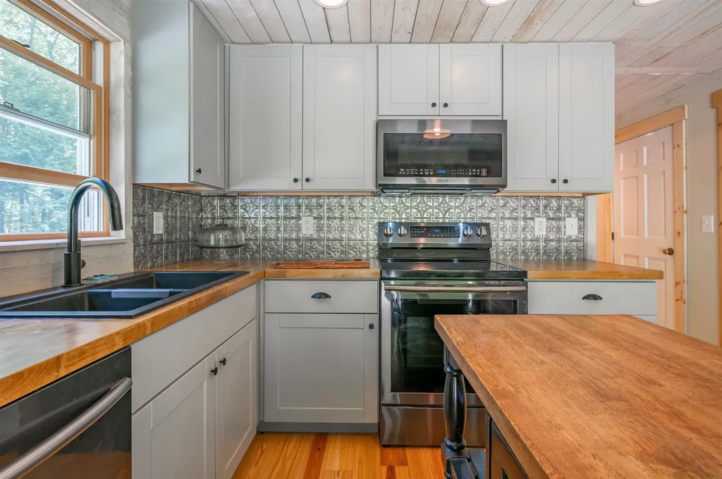 28 Birchwood Drive Weare NH 03281
