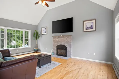 15 Quaker Lane Seabrook NH 03874