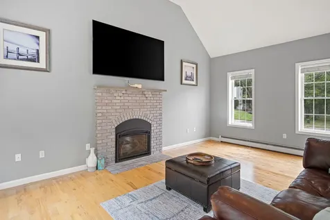 15 Quaker Lane Seabrook NH 03874