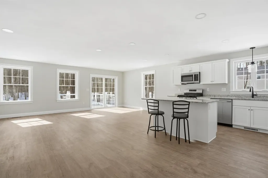 5 Talent Road Litchfield NH 03052