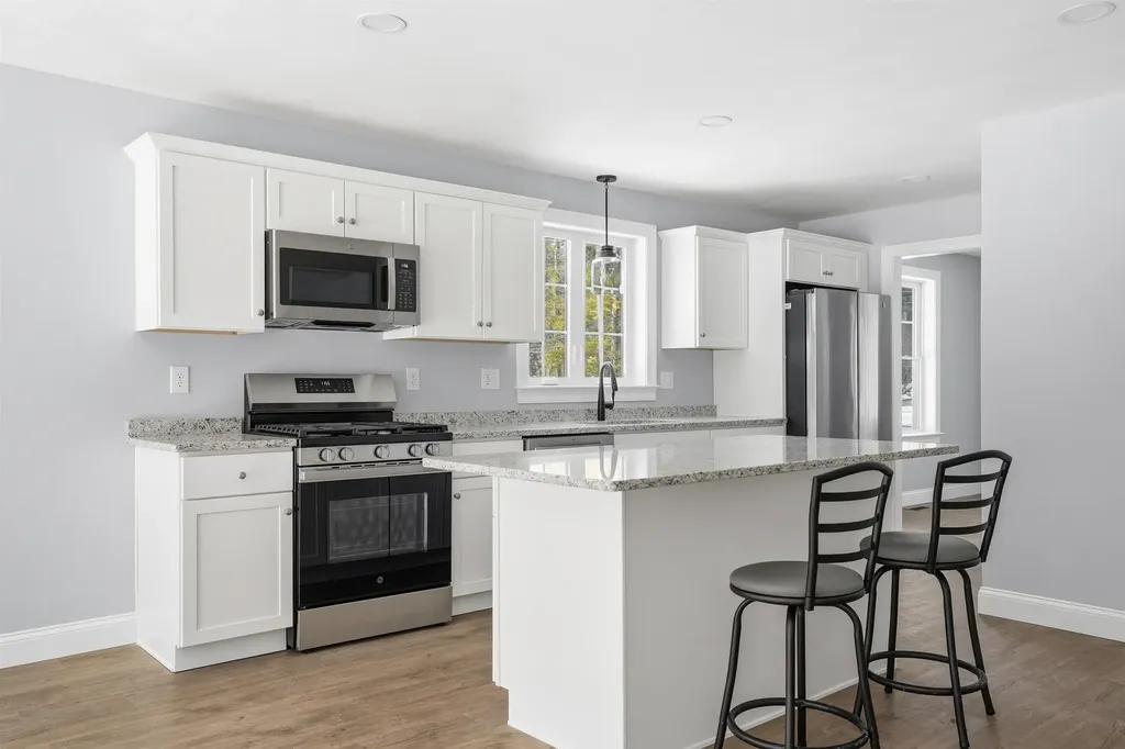 5 Talent Road Litchfield NH 03052