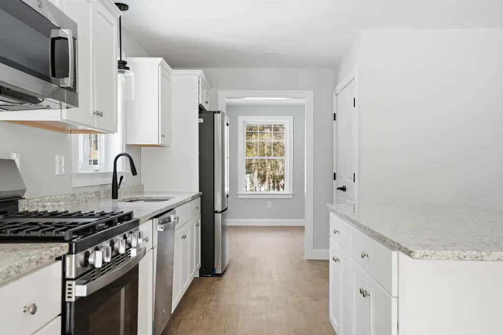 5 Talent Road Litchfield NH 03052