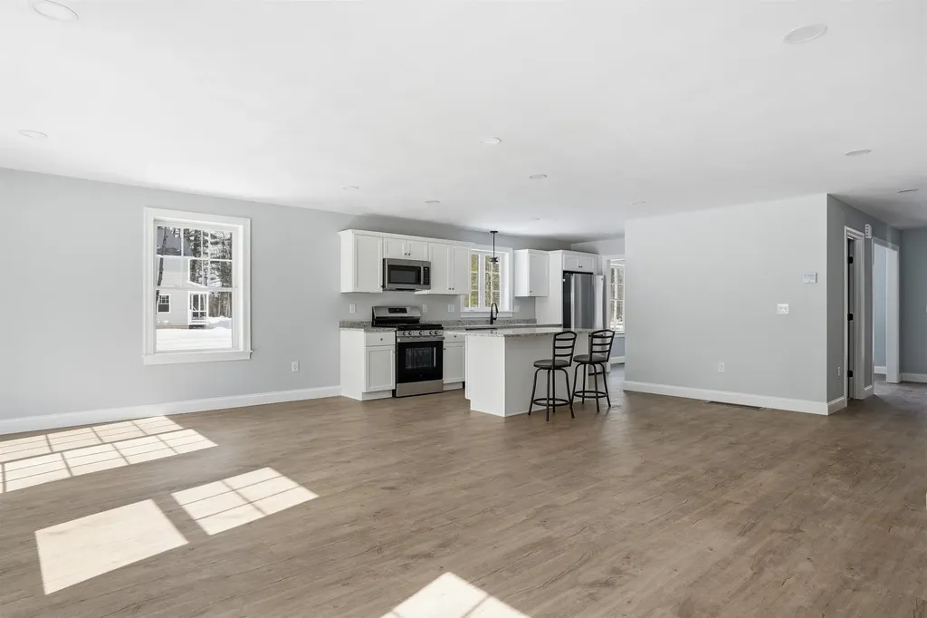 5 Talent Road Litchfield NH 03052