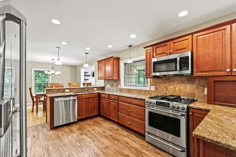 81 Holly Street Goffstown NH 03045-1342