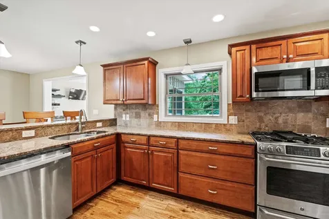 81 Holly Street Goffstown NH 03045-1342