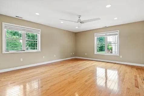 81 Holly Street Goffstown NH 03045-1342
